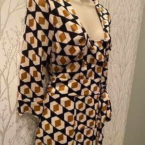 DIANE VON FURSTENBERG "Dutch" silk Wrap Dress.